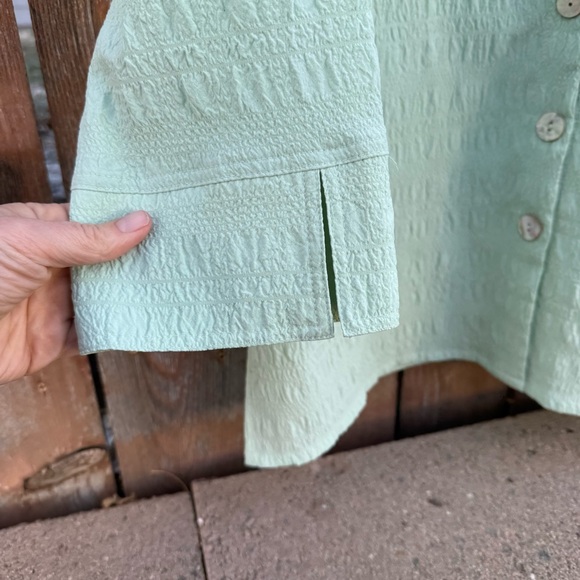 MULTIPLES Women’s Light Green Textured Button Down Tunic Top Shirt Size Medium - Picture 4 of 11